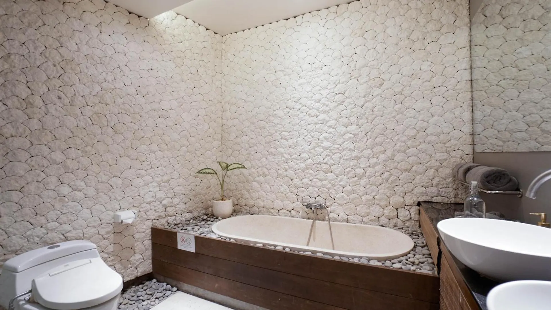 Villa Duadewi 3Br In The Heart Of Seminyak By Santi Management  סמיניאק