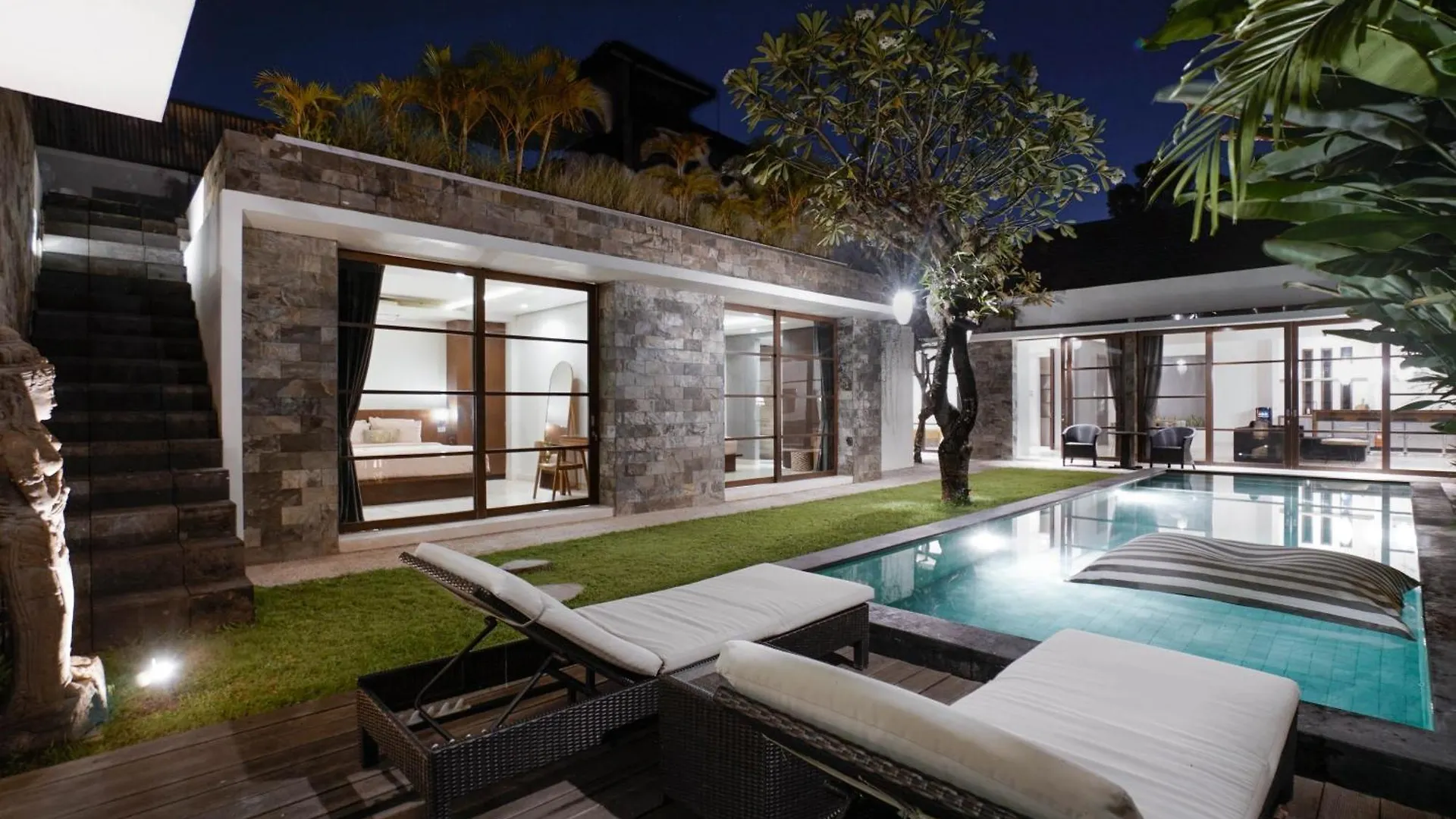 Villa Duadewi 3Br In The Heart Of Seminyak By Santi Management