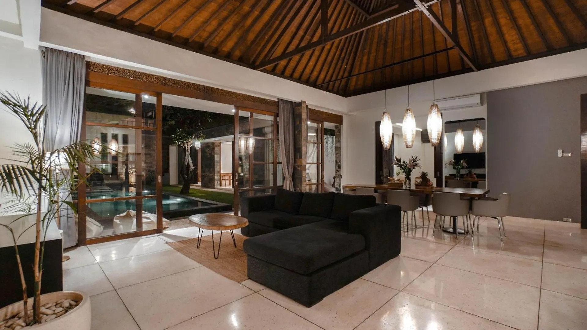Villa Duadewi 3Br In The Heart Of Seminyak By Santi Management  סמיניאק